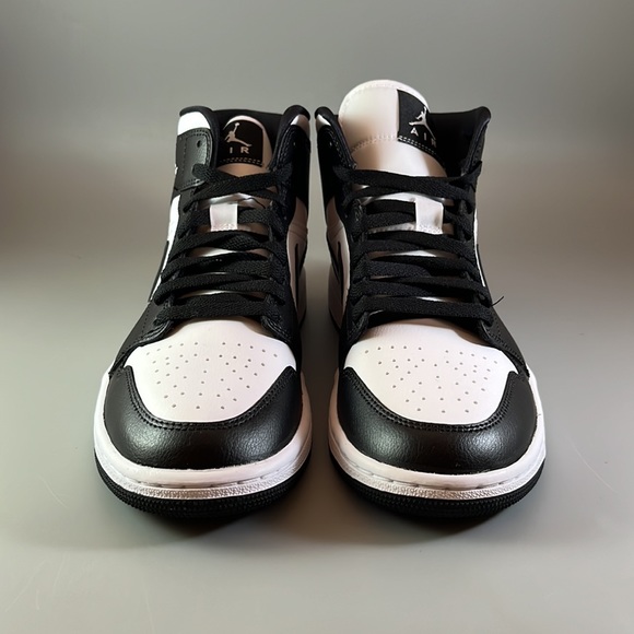 Nike Air Jordan 1 Mid 'Panda' - Picture 4 of 15